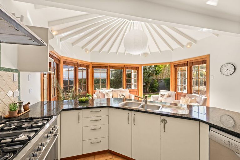 Photo of property in 58 Inglis Street, Seatoun, Wellington, 6022