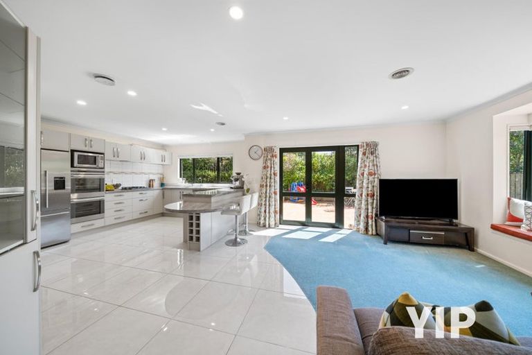 Photo of property in 6 Derry Hill, Churton Park, Wellington, 6037
