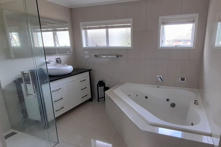 Photo of property in 22 Leaming Place, Clarks Beach, 2122