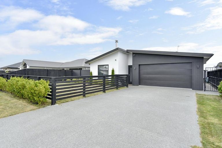Photo of property in 32 Tara Crescent, Woodend, 7610