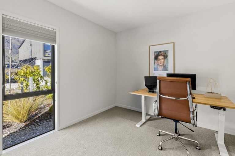 Photo of property in 9 Mcgibbon Lane, Jacks Point, 9371