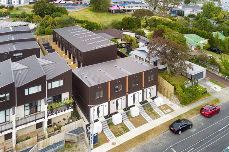 Photo of property in 10/52 Newington Road, Henderson, Auckland, 0612