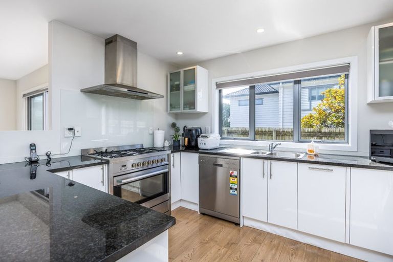 Photo of property in 61b Margan Avenue, New Lynn, Auckland, 0600