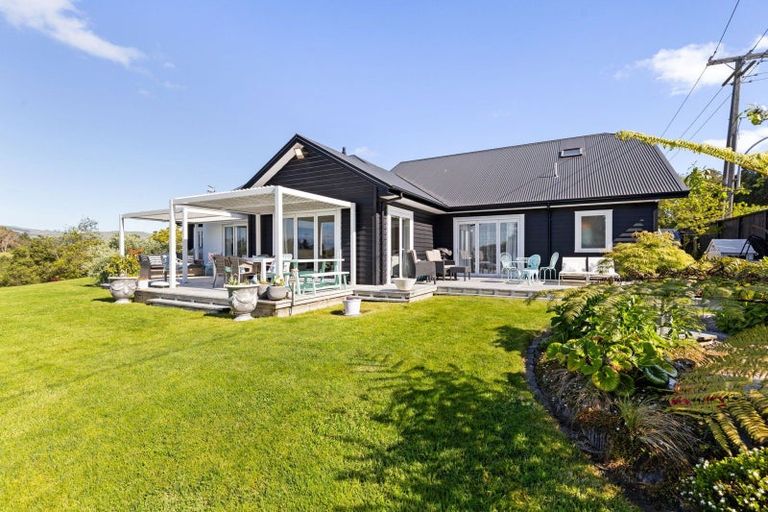 Photo of property in 51 Coutts Way, Fitzherbert, Palmerston North, 4410