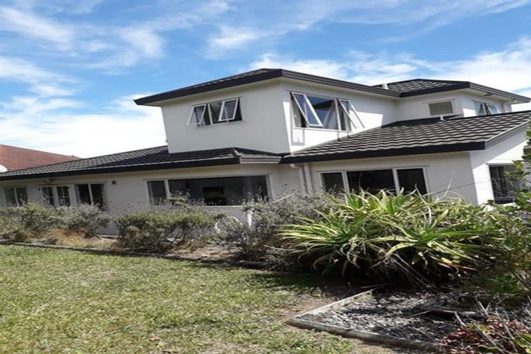 Photo of property in 5 Tyrico Close, Unsworth Heights, Auckland, 0632