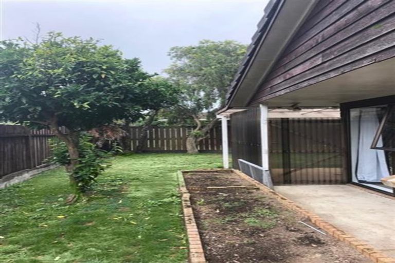 Photo of property in 2/16 Ross Martin Court, Conifer Grove, Takanini, 2112