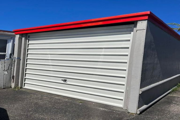 Photo of property in 1/115 Mcleod Road, Te Atatu South, Auckland, 0610