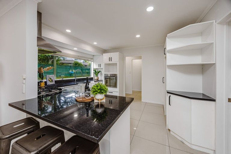 Photo of property in 16 Cumbrian Place, Conifer Grove, Takanini, 2112
