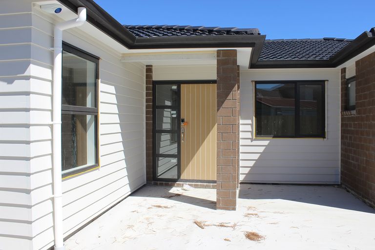 Photo of property in 706a Massey Road, Mangere, Auckland, 2022