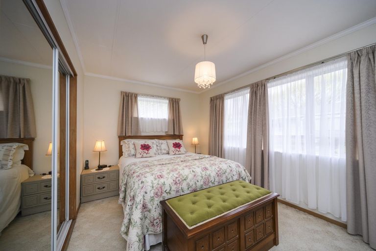 Photo of property in 66 Ruamahanga Crescent, Terrace End, Palmerston North, 4410