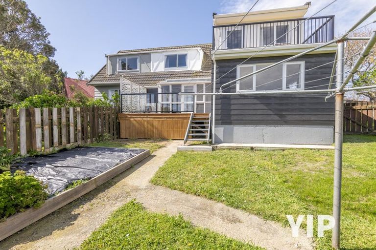 Photo of property in 2/25 Kingsbridge Place, Newlands, Wellington, 6037