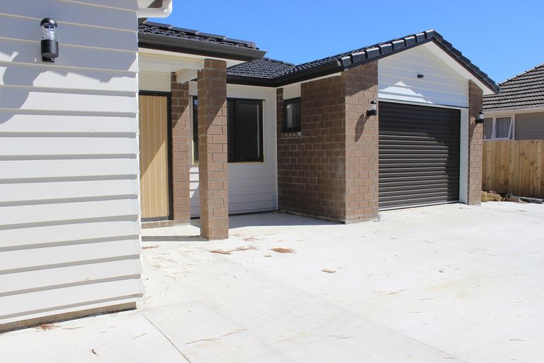 Photo of property in 706a Massey Road, Mangere, Auckland, 2022