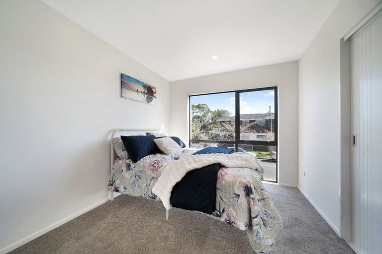 Photo of property in 2/2a Mantra Road, Massey, Auckland, 0614