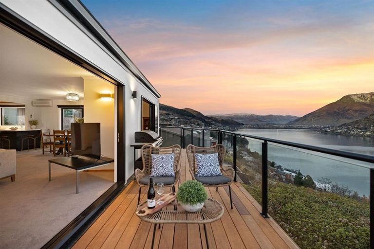 Photo of property in 7 Sunrise Lane, Queenstown, 9300