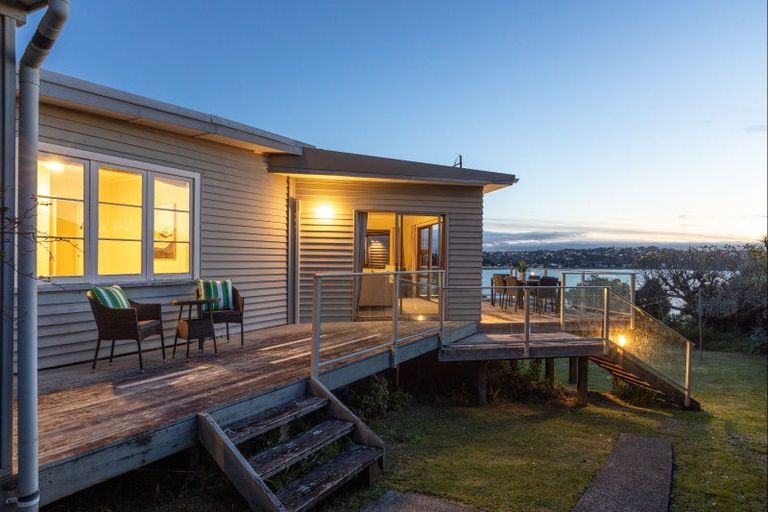 Photo of property in 24 The Crescent, Tindalls Beach, Whangaparaoa, 0930