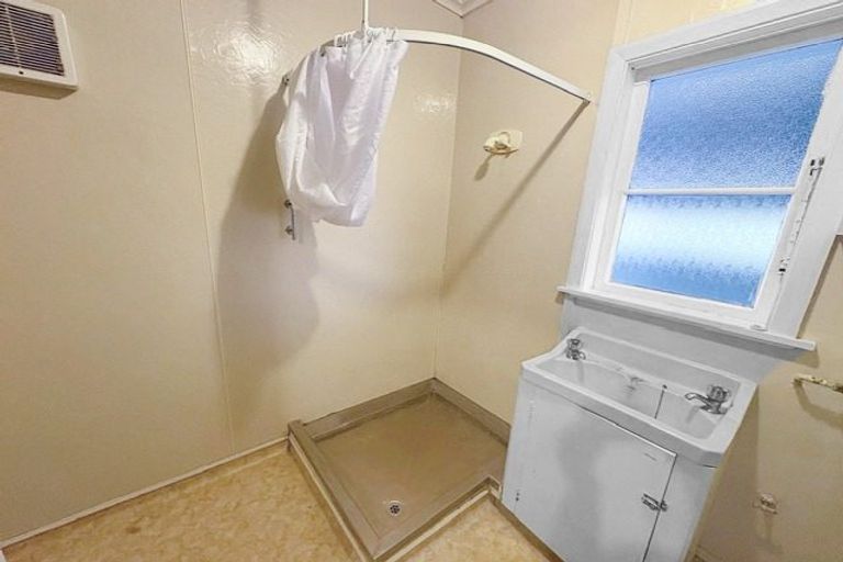 Photo of property in 1 Ravensworth Place, Foxton, 4814