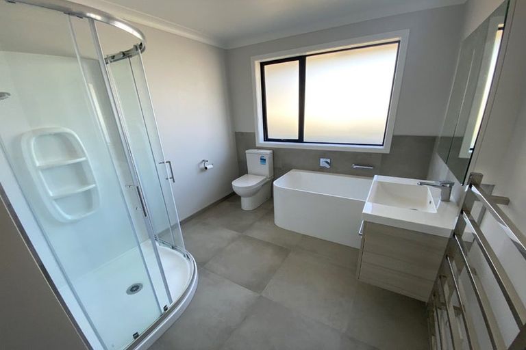Photo of property in 102 Mangorei Road, Merrilands, New Plymouth, 4312
