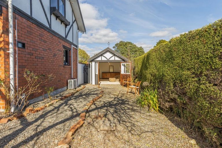 Photo of property in 10 Kakariki Grove, Waikanae, 5036