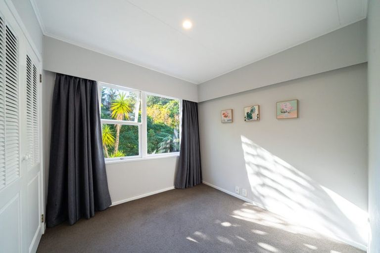 Photo of property in 10 Court Road, Tawa, Wellington, 5028