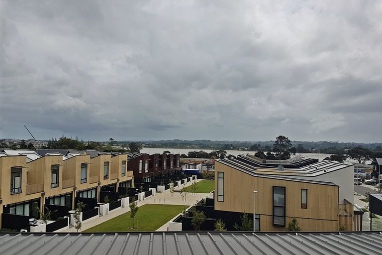 Photo of property in 254 Hobsonville Point Road, Hobsonville, Auckland, 0616