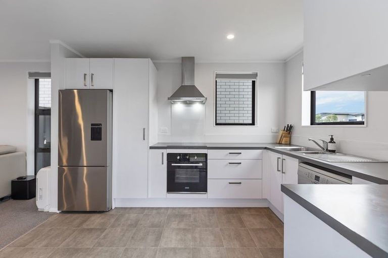 Photo of property in 99 Battalion Drive, Papakura, 2110