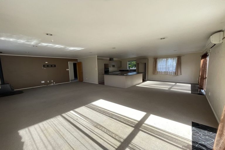 Photo of property in 28 Glenfinn Place, Massey, Auckland, 0614