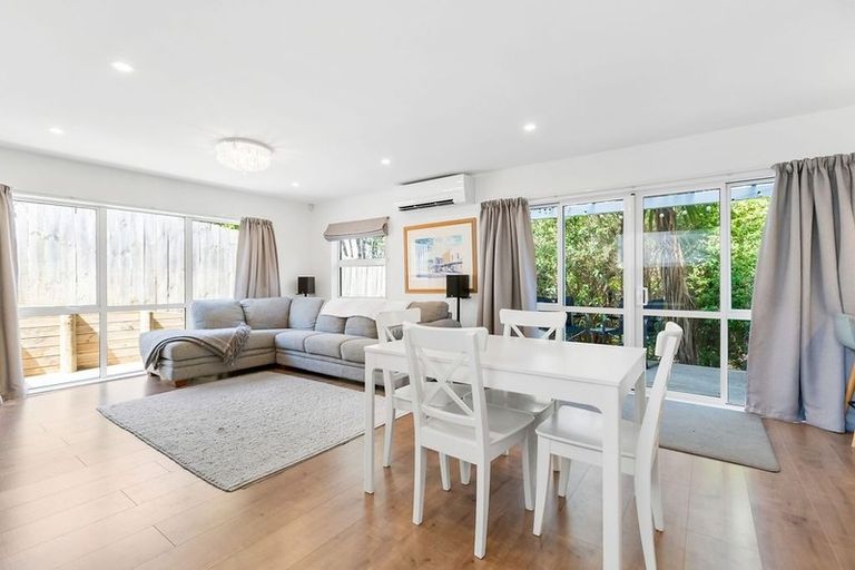 Photo of property in 28 Shah Place, Glen Eden, Auckland, 0602