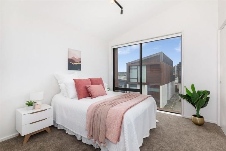 Photo of property in 149u1 Onepu Road, Lyall Bay, Wellington, 6022