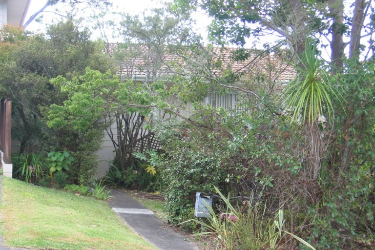 Photo of property in 1/2 Caram Place, Birkenhead, Auckland, 0626