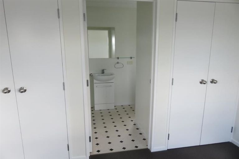 Photo of property in 8b Neeve Place, Taradale, Napier, 4112