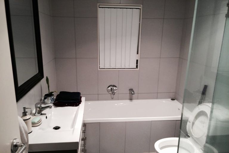 Photo of property in 80 South Kensington Way, Henderson, Auckland, 0612