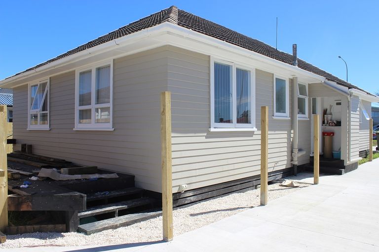 Photo of property in 706 Massey Road, Mangere, Auckland, 2022