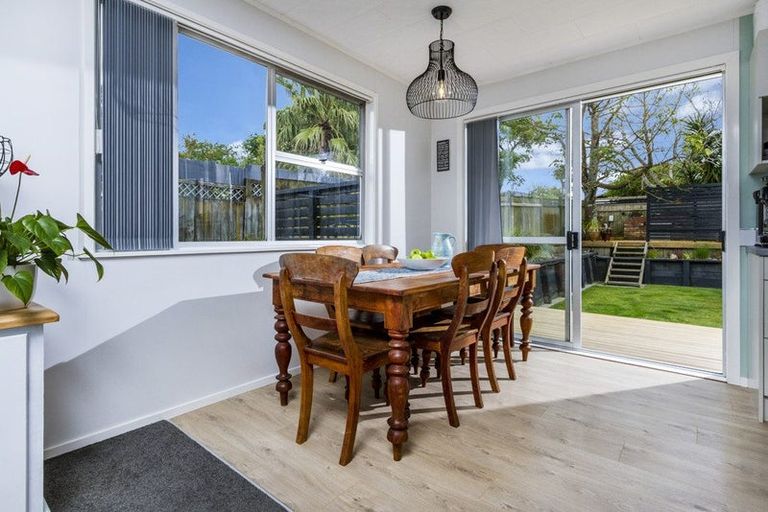 Photo of property in 42 Hellyers Street, Birkdale, Auckland, 0626