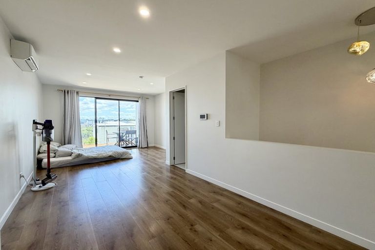 Photo of property in 5 Arura Place, Massey, Auckland, 0614