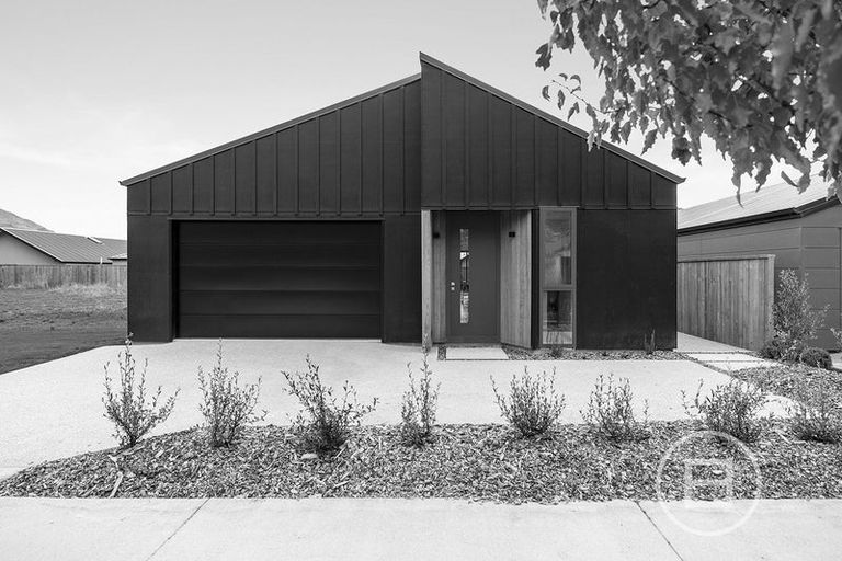 Photo of property in 22 Bale Road, Jacks Point, 9371