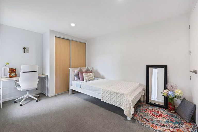 Photo of property in 9e Glenfern Road, Mellons Bay, Auckland, 2014