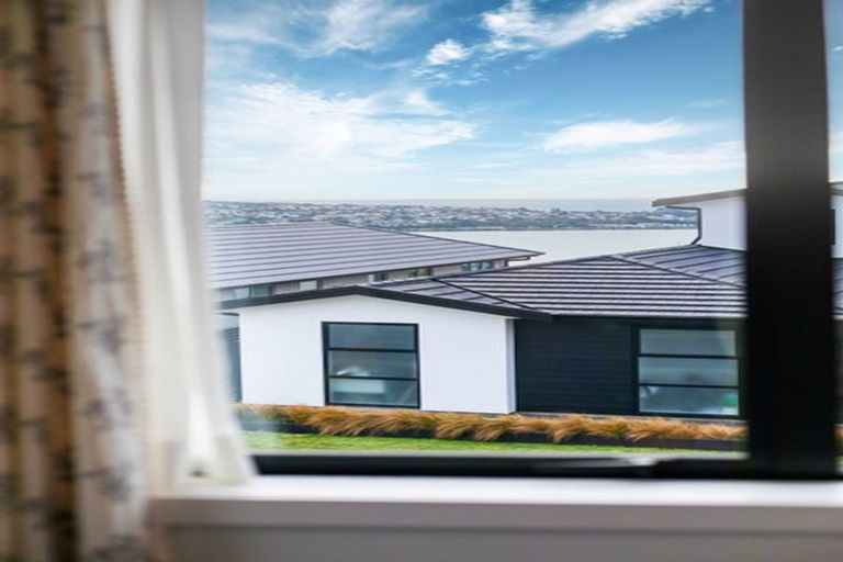 Photo of property in 2b Kaiaho Close, Aotea, Porirua, 5024