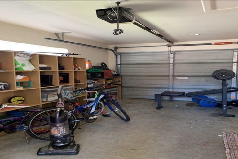 Photo of property in 29 Koru Street, Mangere Bridge, Auckland, 2022