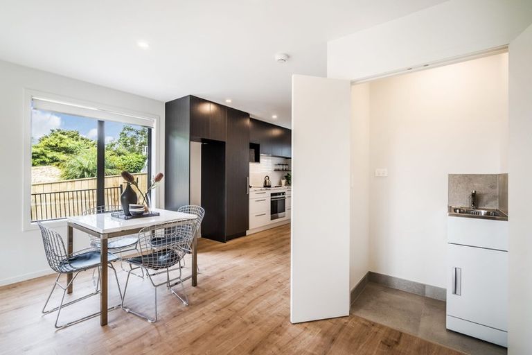 Photo of property in 5b Nea Place, Hillcrest, Auckland, 0627