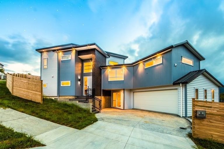 Photo of property in 44 San Prospero Crescent, Henderson, Auckland, 0612