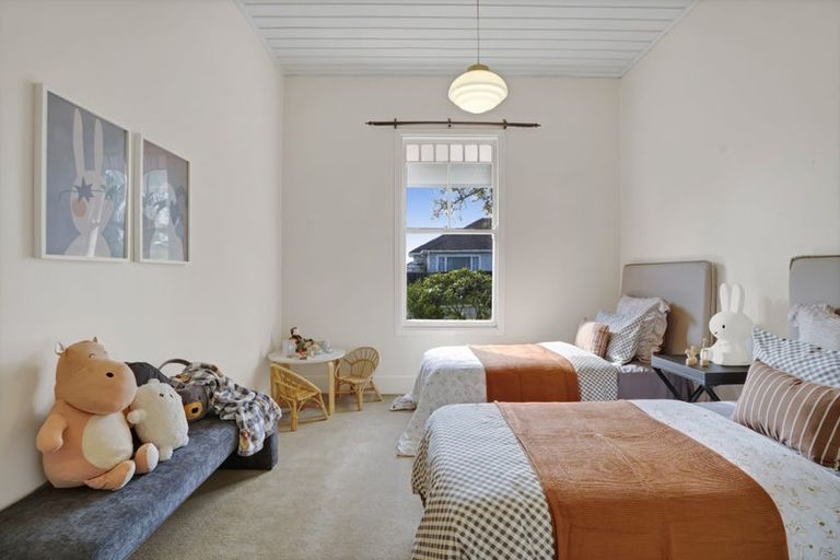 Photo of property in 28 Huatoki Street, Vogeltown, New Plymouth, 4310