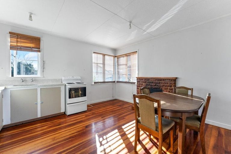 Photo of property in 12 Burns Street, Tawhero, Whanganui, 4501