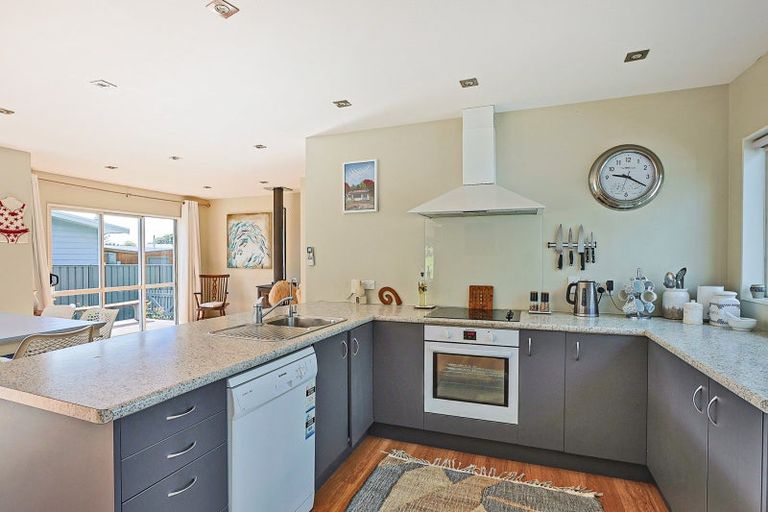 Photo of property in 9 John Ross Place, Kairakau, Havelock North, 4295
