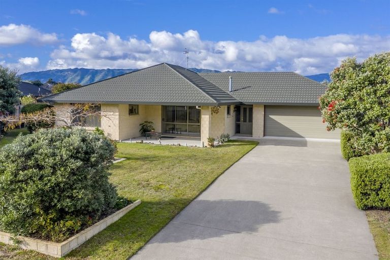 Photo of property in 23 Leanne Way, Waikanae Beach, Waikanae, 5036