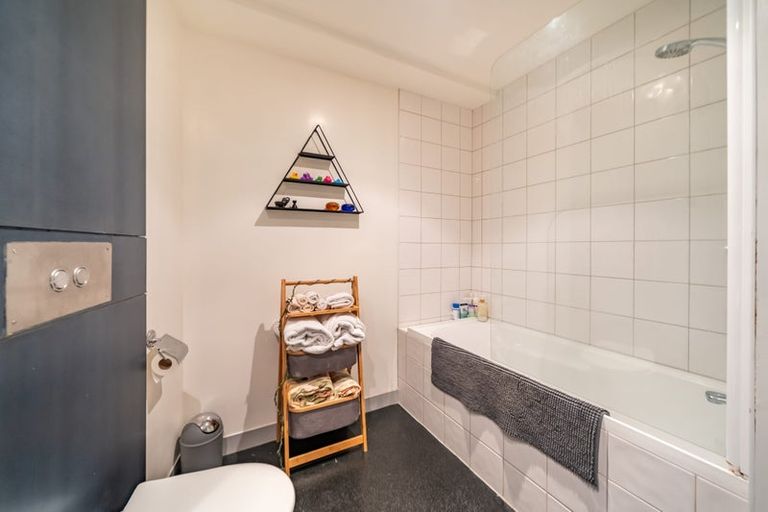 Photo of property in Gerondis Bldg Apartments, 206/60 Willis Street, Wellington Central, Wellington, 6011