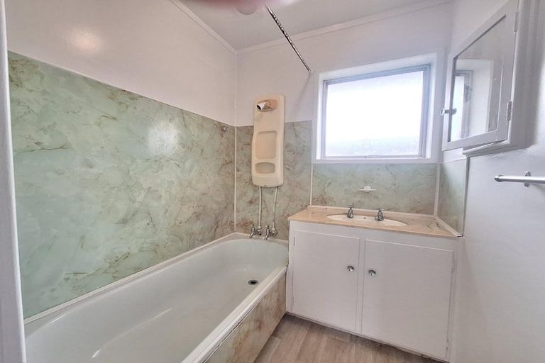 Photo of property in 1/468 Swanson Road, Ranui, Auckland, 0612