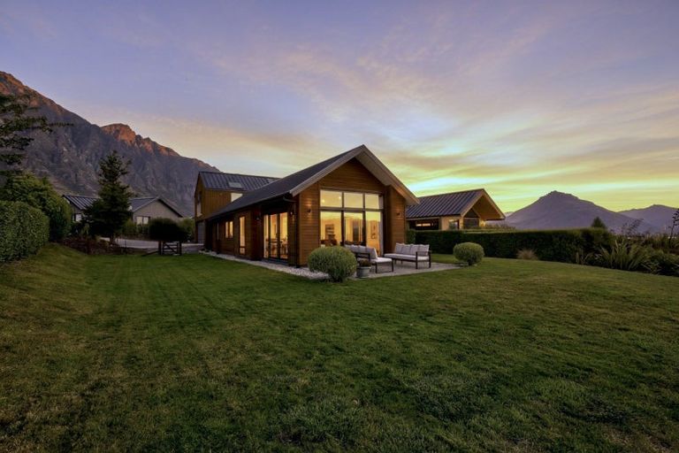 Photo of property in 3 Pioneer Court, Jacks Point, Queenstown, 9371