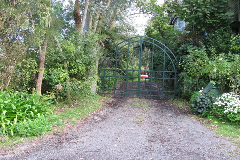 Photo of property in 10 Deirdre Place, Titirangi, Auckland, 0604