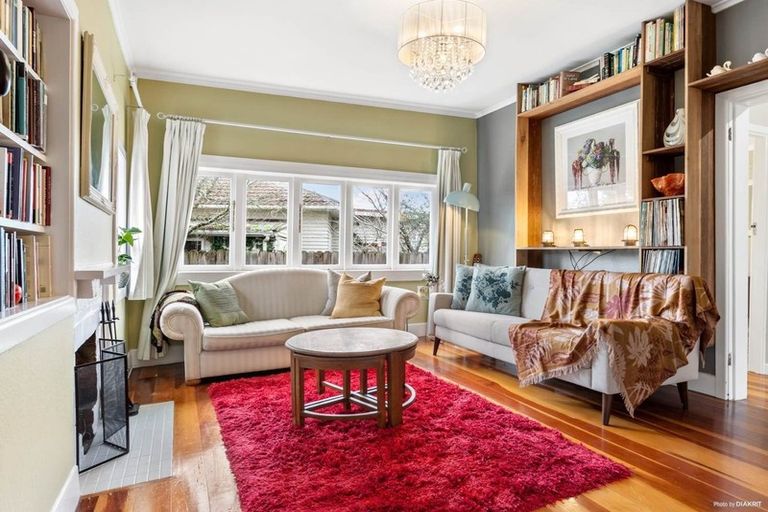 Photo of property in 5 Pine Street, New Lynn, Auckland, 0600