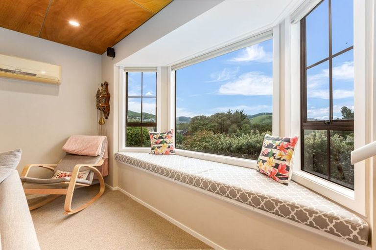 Photo of property in 1 Underwood Way, Churton Park, Wellington, 6037